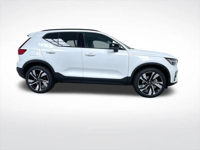 2026 Volvo XC40 Ultra, B5 AWD Gas (mild hybrid), Dark