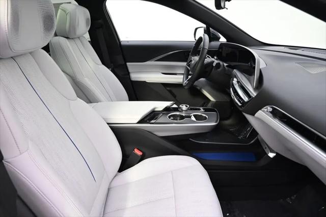 2025 Cadillac iQ Luxury w/1SD