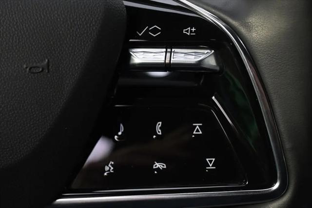 2025 Cadillac iQ Luxury w/1SD