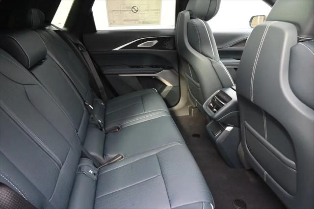 2025 Cadillac iQ Luxury w/1SE