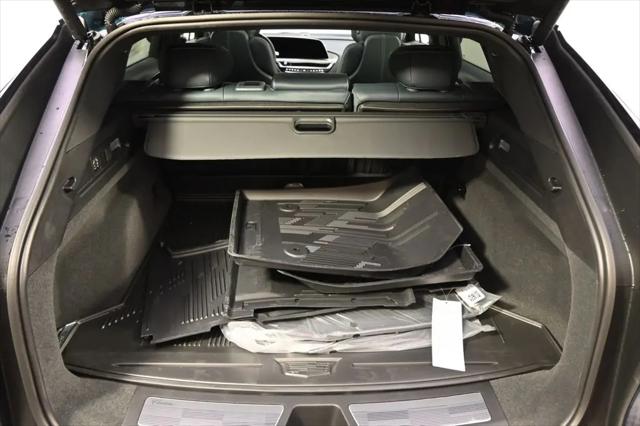 2025 Cadillac iQ Luxury w/1SE