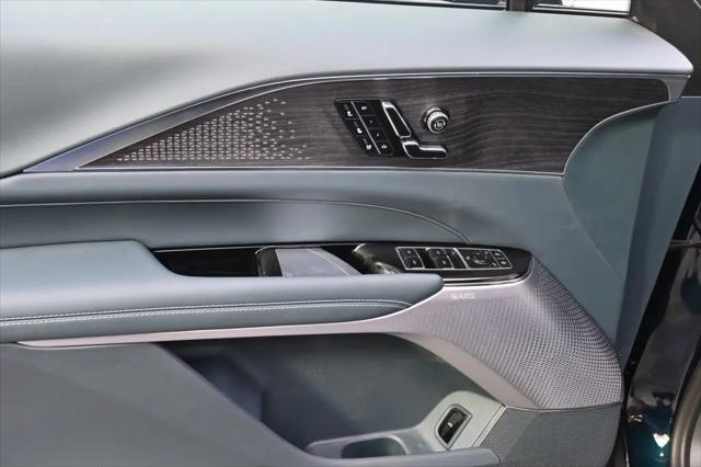 2025 Cadillac iQ Luxury w/1SE