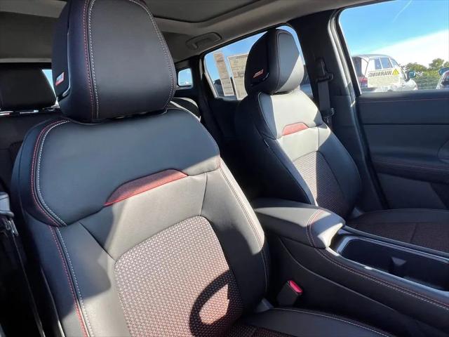 2025 Nissan Kicks SR FWD