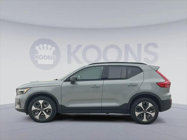 2026 Volvo XC40 Plus, B5 AWD Gas (mild hybrid), Dark
