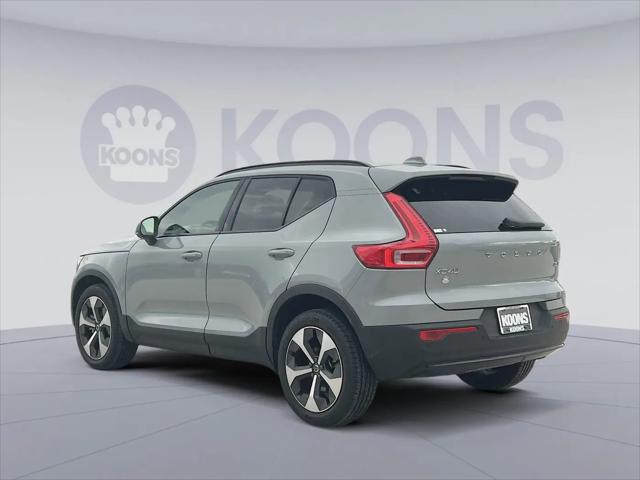 2026 Volvo XC40 Plus, B5 AWD Gas (mild hybrid), Dark