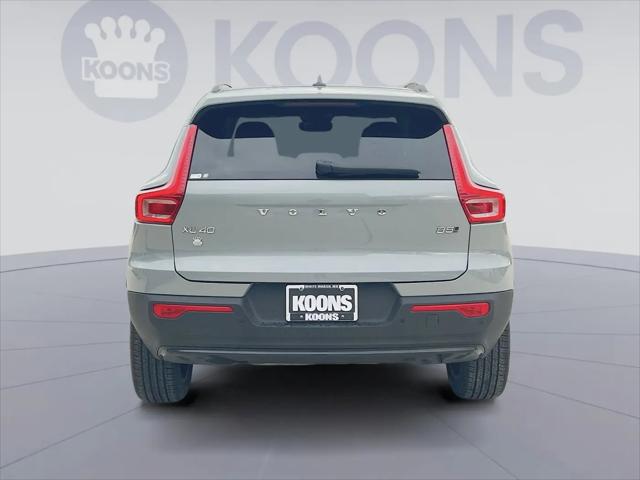 2026 Volvo XC40 Plus, B5 AWD Gas (mild hybrid), Dark