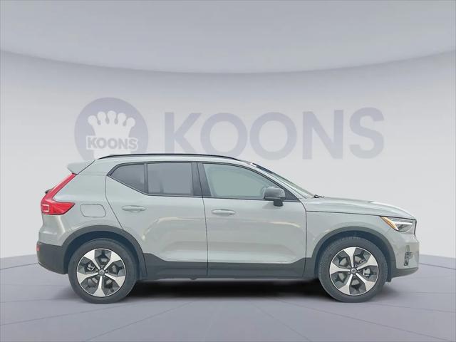 2026 Volvo XC40 Plus, B5 AWD Gas (mild hybrid), Dark