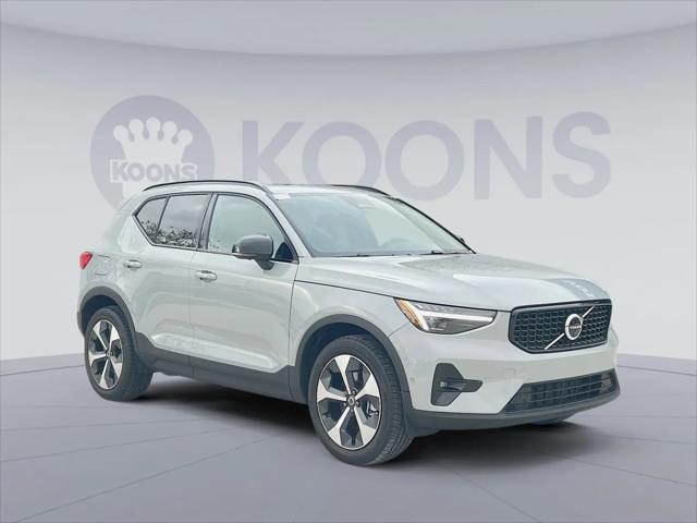 2026 Volvo XC40 Plus, B5 AWD Gas (mild hybrid), Dark
