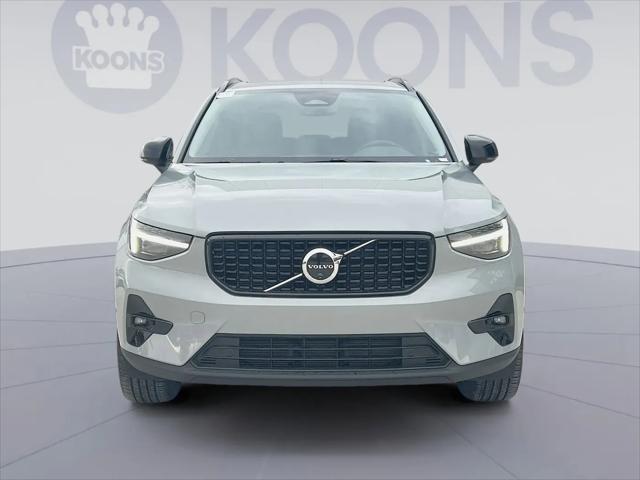 2026 Volvo XC40 Plus, B5 AWD Gas (mild hybrid), Dark