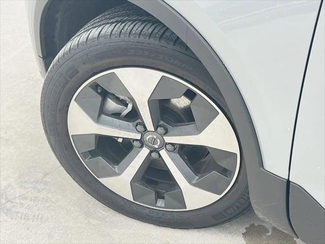 2026 Volvo XC40 Plus, B5 AWD Gas (mild hybrid), Dark