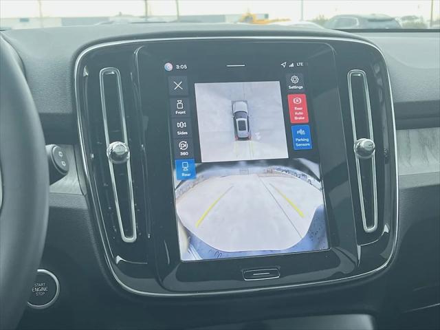2026 Volvo XC40 Plus, B5 AWD Gas (mild hybrid), Dark