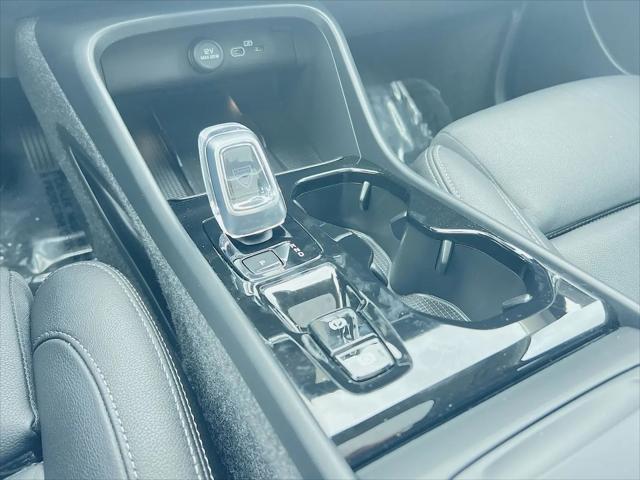 2026 Volvo XC40 Plus, B5 AWD Gas (mild hybrid), Dark
