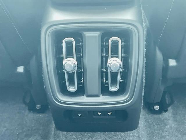 2026 Volvo XC40 Plus, B5 AWD Gas (mild hybrid), Dark