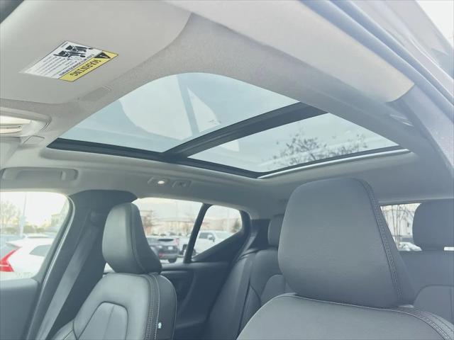 2026 Volvo XC40 Plus, B5 AWD Gas (mild hybrid), Dark