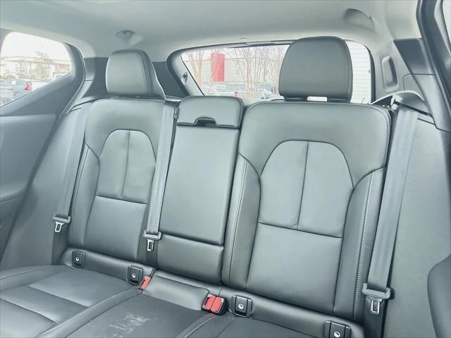 2026 Volvo XC40 Plus, B5 AWD Gas (mild hybrid), Dark
