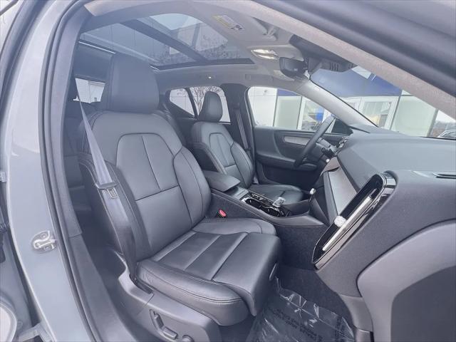 2026 Volvo XC40 Plus, B5 AWD Gas (mild hybrid), Dark