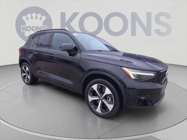 2026 Volvo XC40 Plus, B5 AWD Gas mild hybrid, Dark