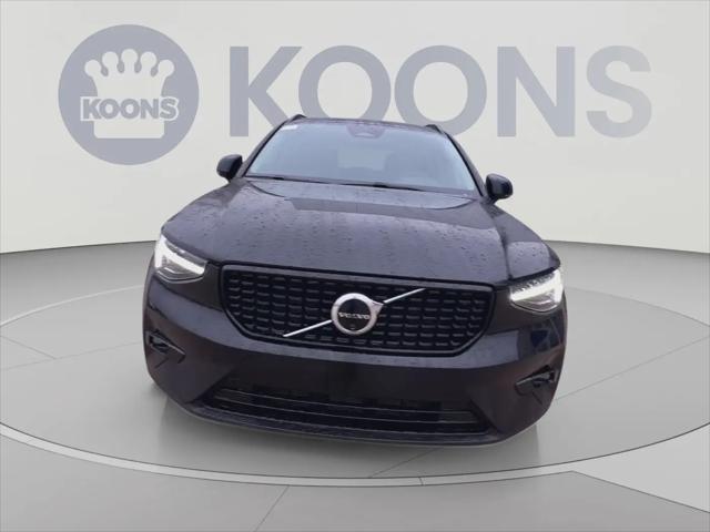 2026 Volvo XC40 Plus, B5 AWD Gas mild hybrid, Dark