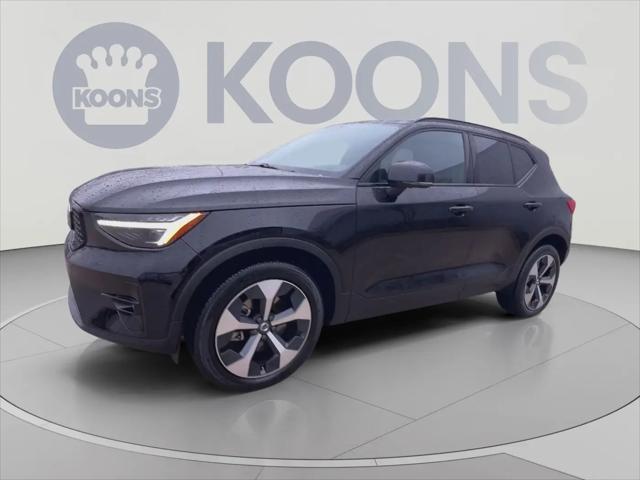 2026 Volvo XC40 Plus, B5 AWD Gas mild hybrid, Dark