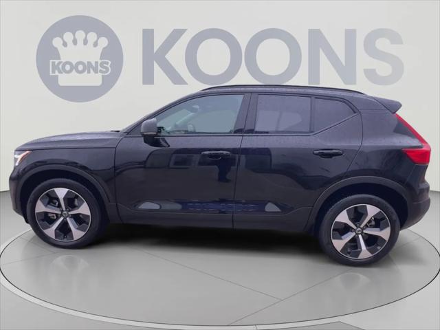 2026 Volvo XC40 Plus, B5 AWD Gas mild hybrid, Dark