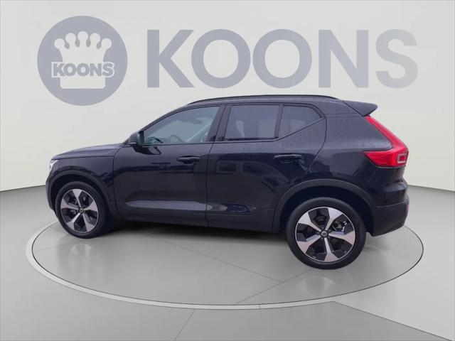 2026 Volvo XC40 Plus, B5 AWD Gas mild hybrid, Dark