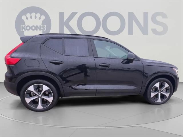 2026 Volvo XC40 Plus, B5 AWD Gas mild hybrid, Dark