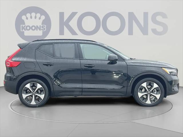 2026 Volvo XC40 Plus, B5 AWD Gas mild hybrid, Dark