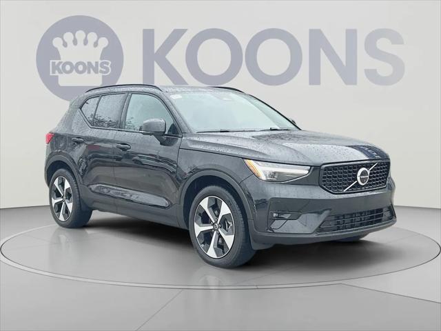 2026 Volvo XC40 Plus, B5 AWD Gas mild hybrid, Dark