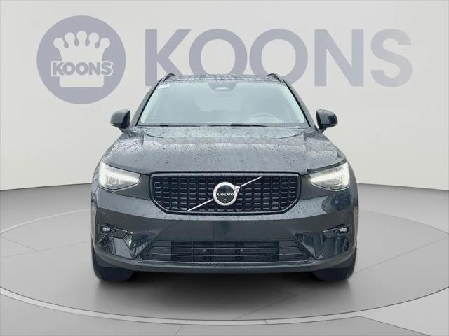 2026 Volvo XC40 Plus, B5 AWD Gas mild hybrid, Dark