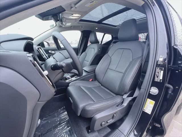 2026 Volvo XC40 Plus, B5 AWD Gas mild hybrid, Dark
