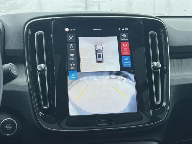 2026 Volvo XC40 Plus, B5 AWD Gas mild hybrid, Dark