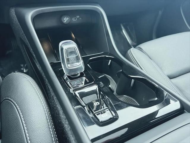 2026 Volvo XC40 Plus, B5 AWD Gas mild hybrid, Dark