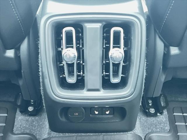 2026 Volvo XC40 Plus, B5 AWD Gas mild hybrid, Dark