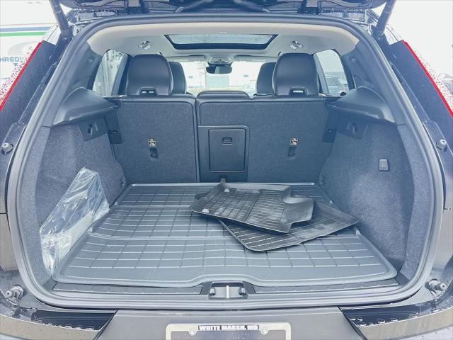 2026 Volvo XC40 Plus, B5 AWD Gas mild hybrid, Dark
