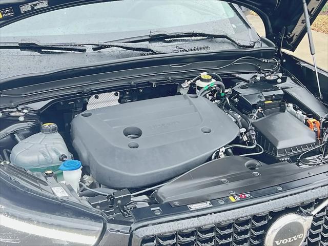 2026 Volvo XC40 Plus, B5 AWD Gas mild hybrid, Dark