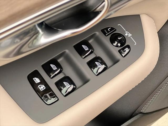 2026 Volvo XC90 Ultra Dark Theme, B6 AWD Gas mild hybrid, Gasoline, 7 Seats