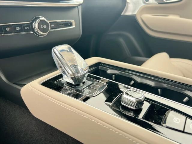 2026 Volvo XC90 Ultra Dark Theme, B6 AWD Gas mild hybrid, Gasoline, 7 Seats