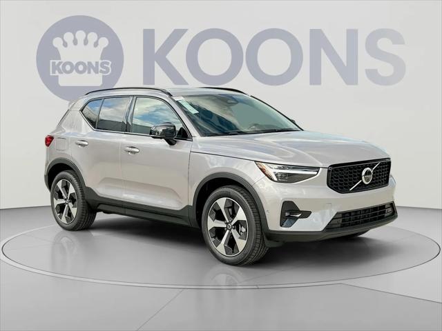 2026 Volvo XC40 Plus, B5 AWD Gas mild hybrid, Dark