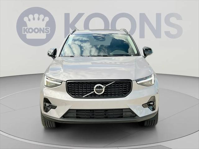 2026 Volvo XC40 Plus, B5 AWD Gas mild hybrid, Dark