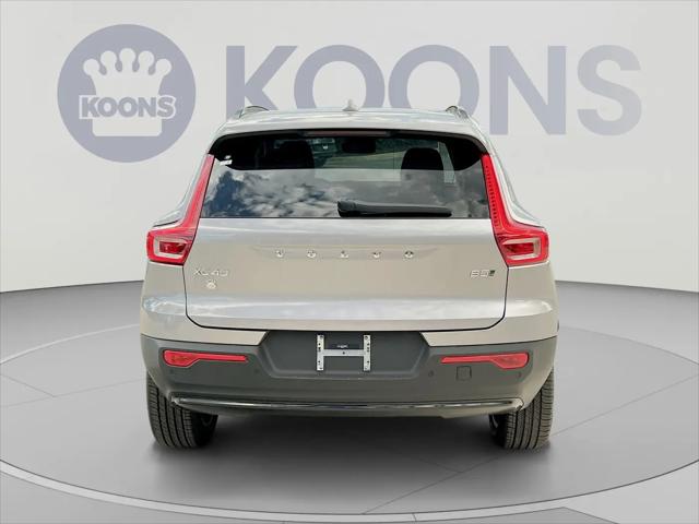 2026 Volvo XC40 Plus, B5 AWD Gas mild hybrid, Dark