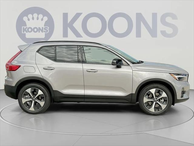 2026 Volvo XC40 Plus, B5 AWD Gas mild hybrid, Dark