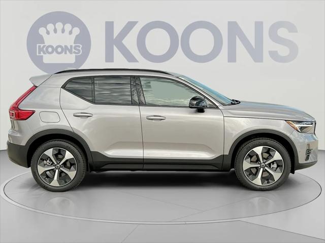 2026 Volvo XC40 Plus, B5 AWD Gas mild hybrid, Dark