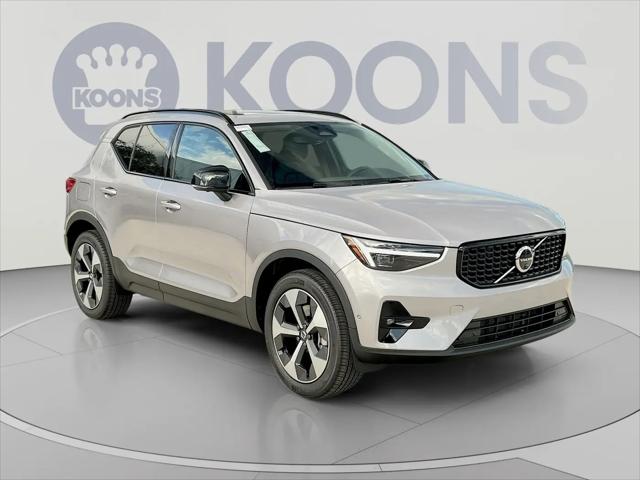 2026 Volvo XC40 Plus, B5 AWD Gas mild hybrid, Dark