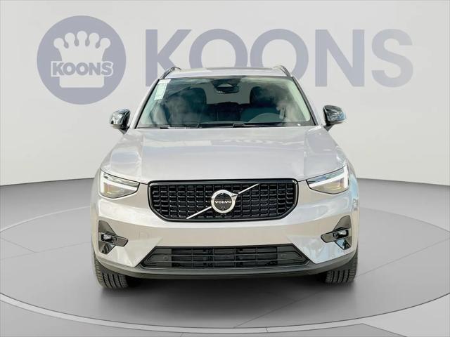 2026 Volvo XC40 Plus, B5 AWD Gas mild hybrid, Dark
