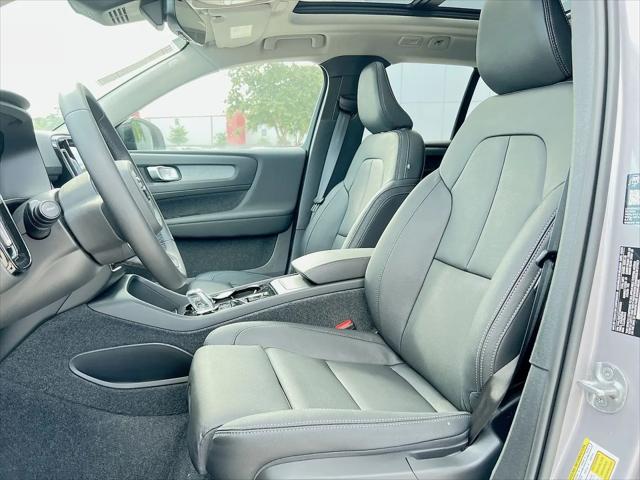 2026 Volvo XC40 Plus, B5 AWD Gas mild hybrid, Dark
