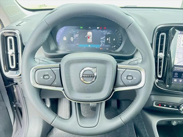 2026 Volvo XC40 Plus, B5 AWD Gas mild hybrid, Dark