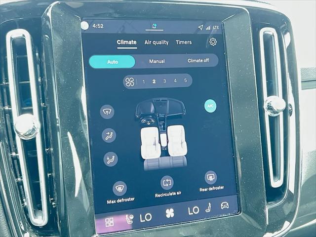 2026 Volvo XC40 Plus, B5 AWD Gas mild hybrid, Dark