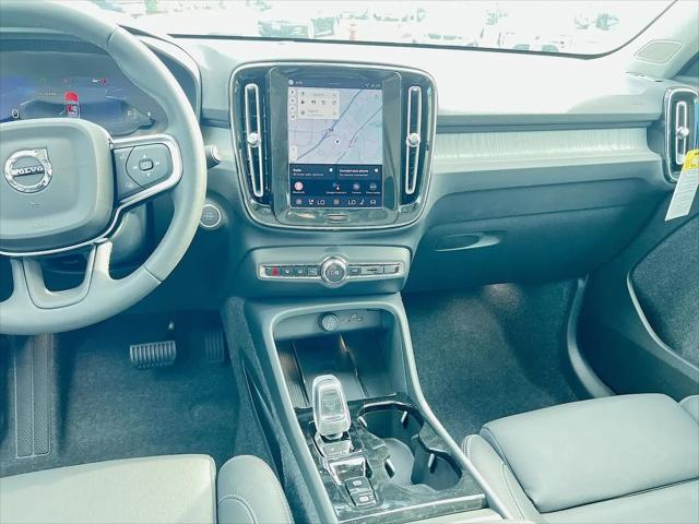 2026 Volvo XC40 Plus, B5 AWD Gas mild hybrid, Dark