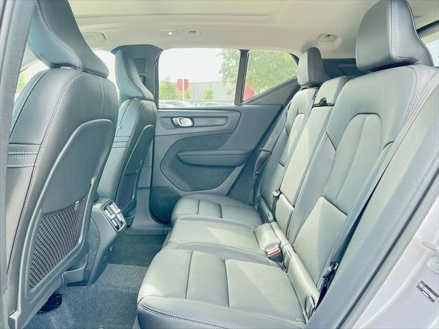 2026 Volvo XC40 Plus, B5 AWD Gas mild hybrid, Dark