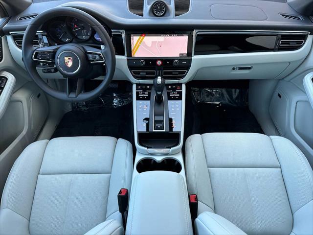 2025 Porsche Macan AWD